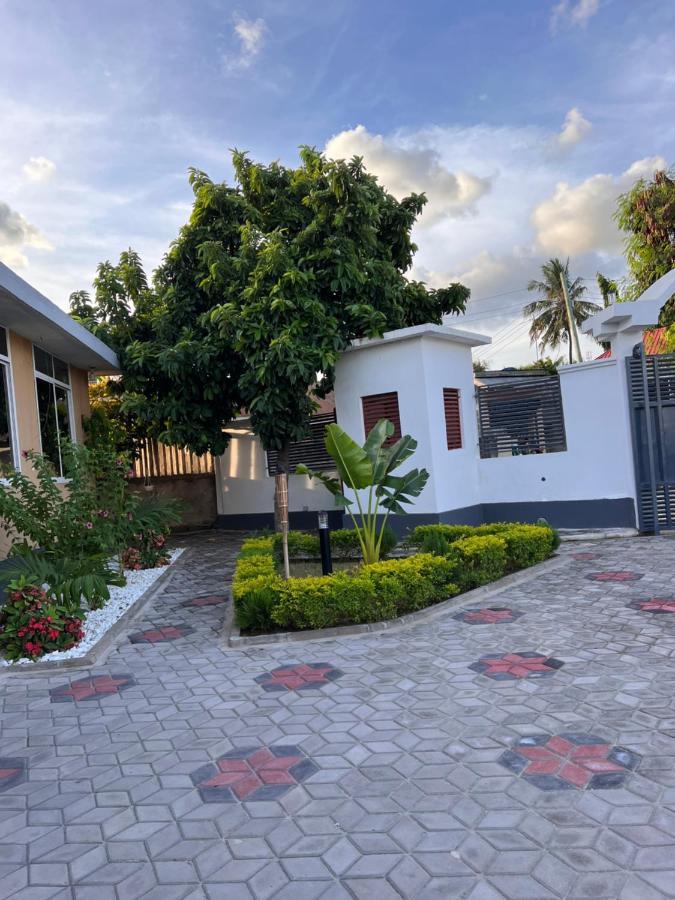 Haika Home Lodge Дар ес Саалам Екстериор снимка