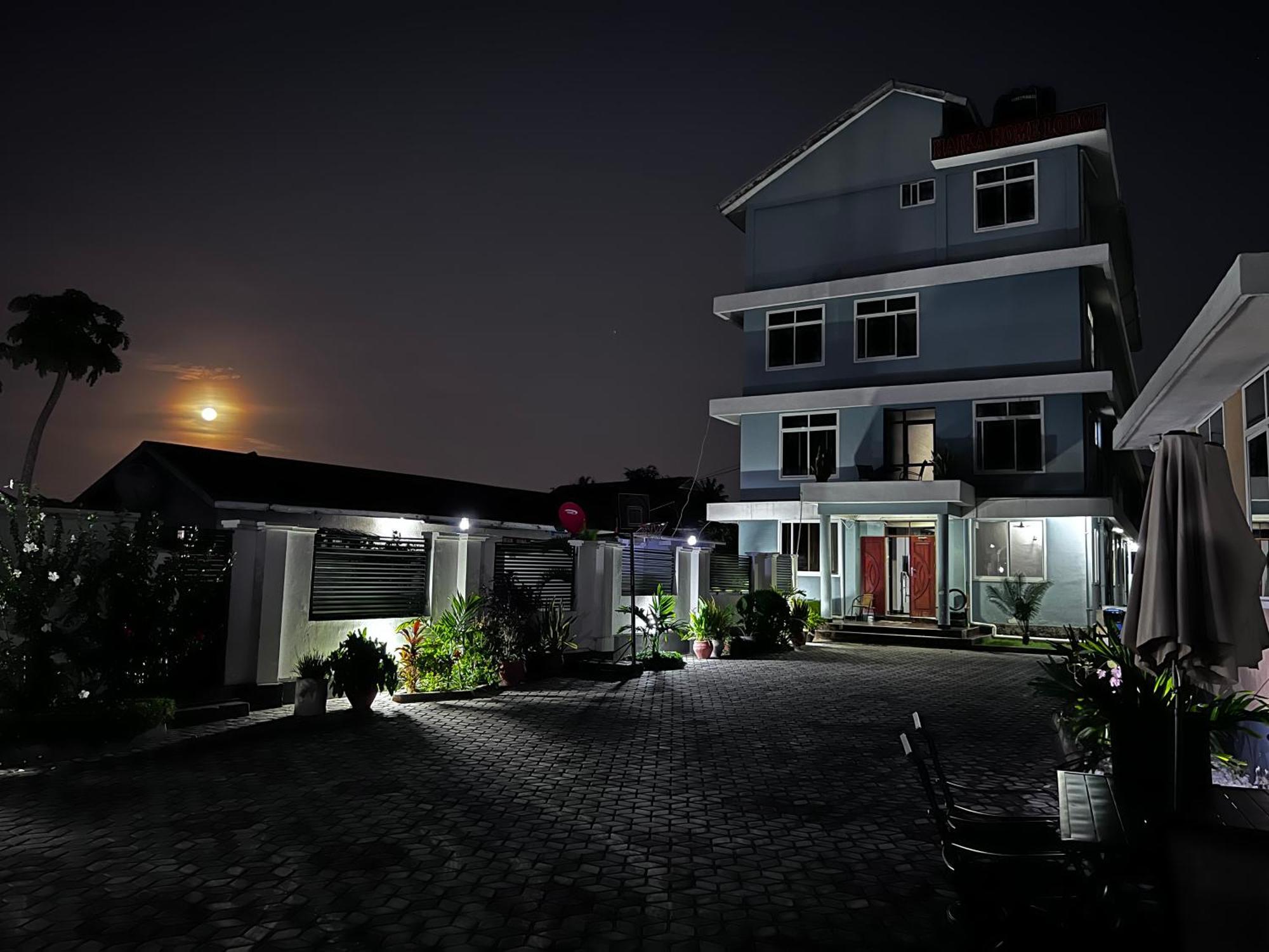 Haika Home Lodge Дар ес Саалам Екстериор снимка